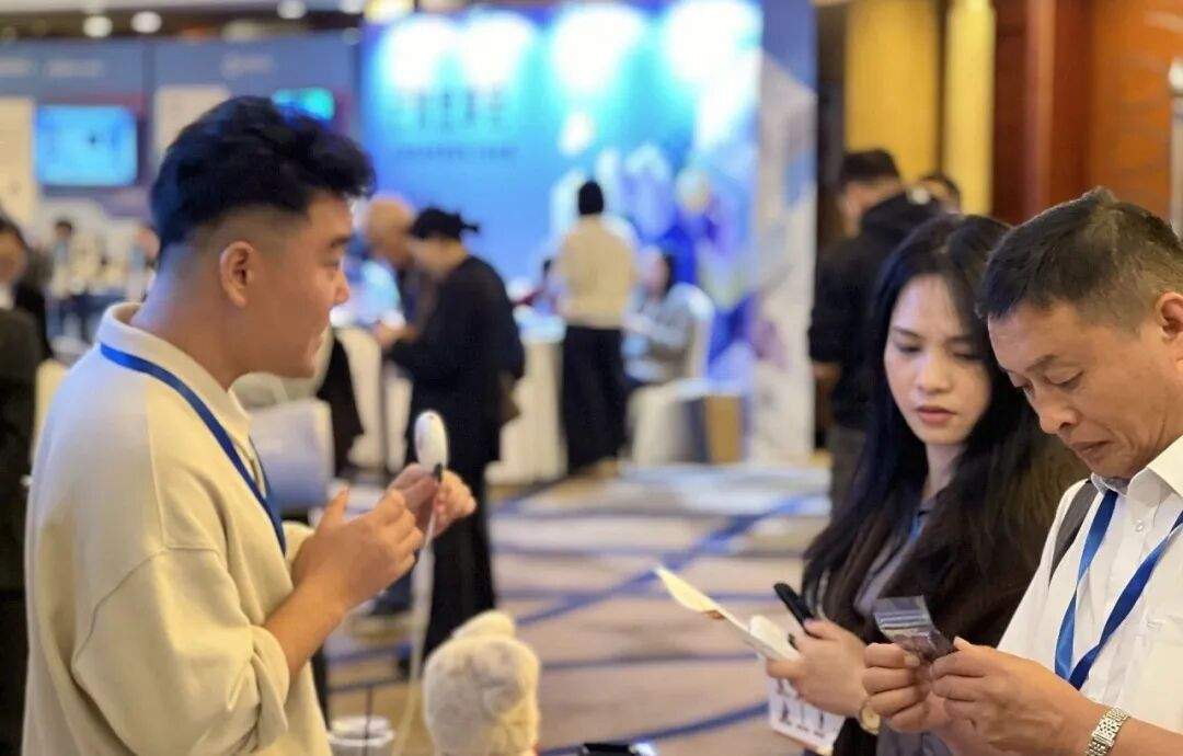启明云端亮相“百度智能云·大模型重塑消费电子新体验”大会,共话AIoT生态发(图1) df646400-e566-11f0-8ce9-92fbcf53809c.jpg