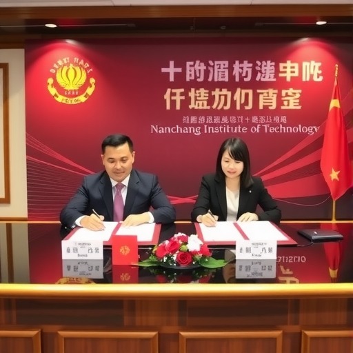 横店东磁与南昌理工学院 签署校企合作协议(图1) 横店东磁与南昌理工学院 签署校企合作协议(图1)