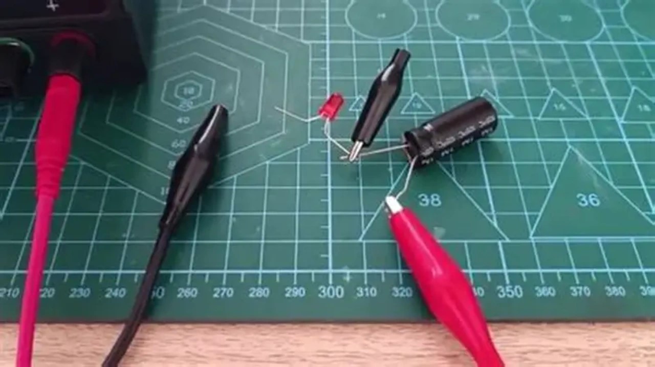 电源输出电容插反了怎么测试(图2) 电源输出电容插反了怎么测试(图2)