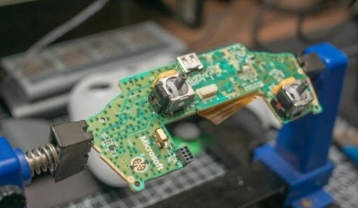 绝了！AI时代连电路板都“卷”疯了？揭秘PCB产业如何从配角变身高科技核心！(图1)