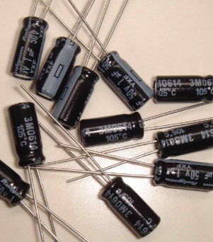 西安交大突破性成果:新型铝电解电容器能量密度飙升,彻底改变高能量脉冲技术未来!(图3) 西安交大突破性成果:新型铝电解电容器能量密度飙升,彻底改变高能量脉冲技术未来!(图3)